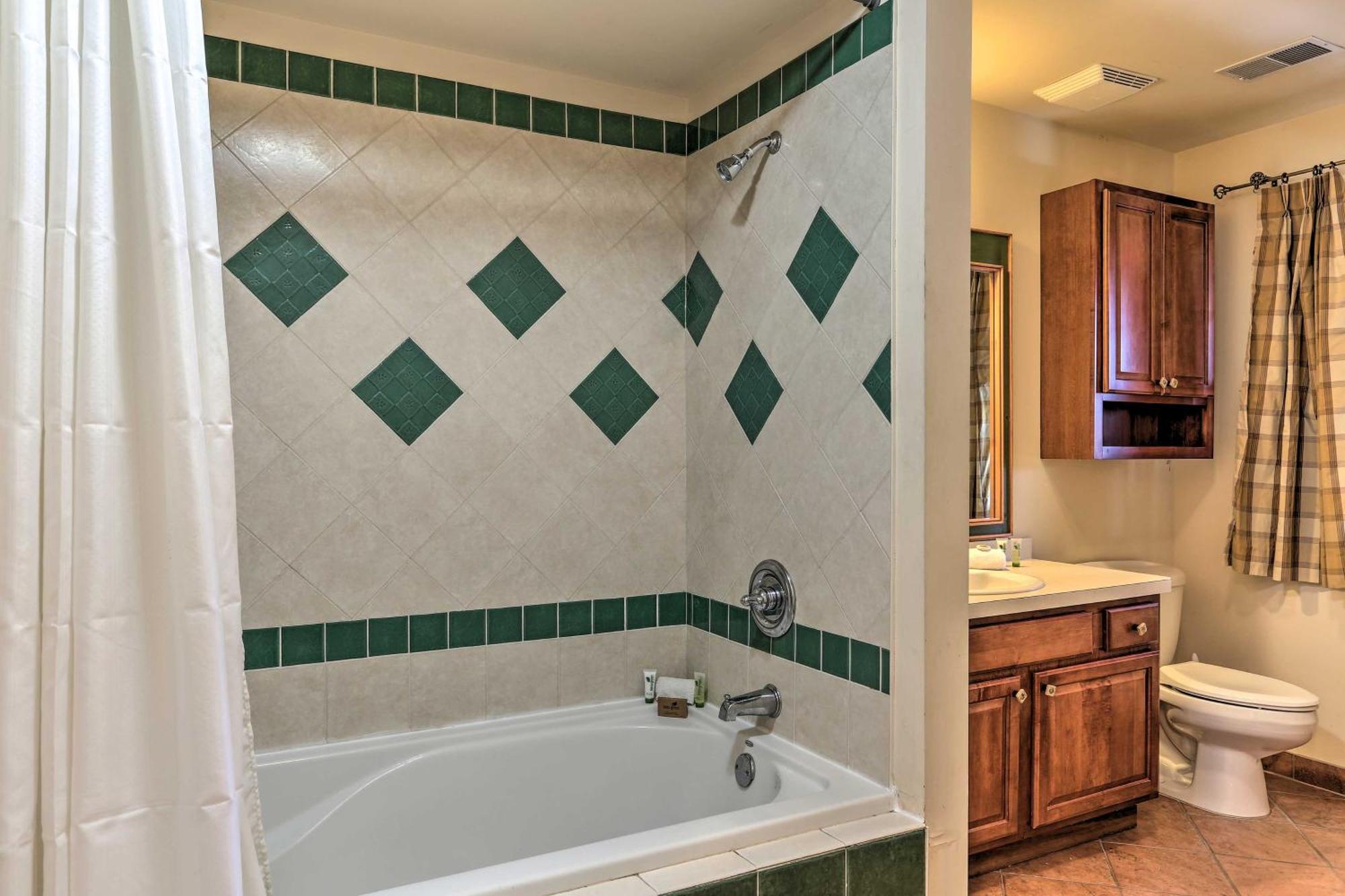 Mountain Creek Resort Home - Hot Tub And Pool Access Vernon Bagian luar foto